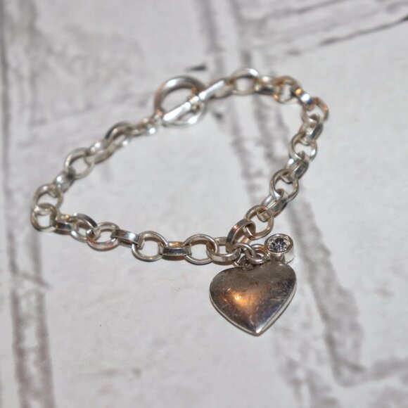 Pretty silver heart charm bracelet with rhinestone toggle clasp 7.5" - Picture 3 of 4